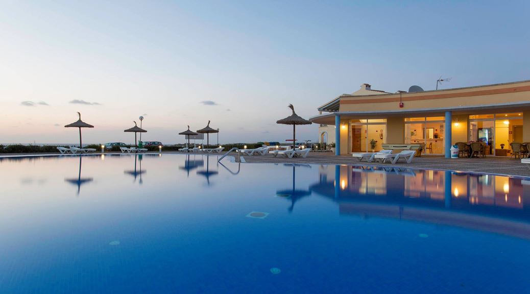 top best hotels resorts kids family sea club complex infinity pool menorca spain