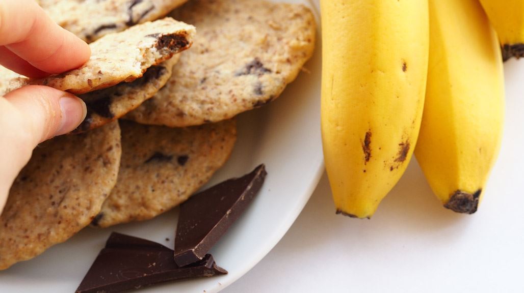 healthy-snacks-with-dark-chocolate